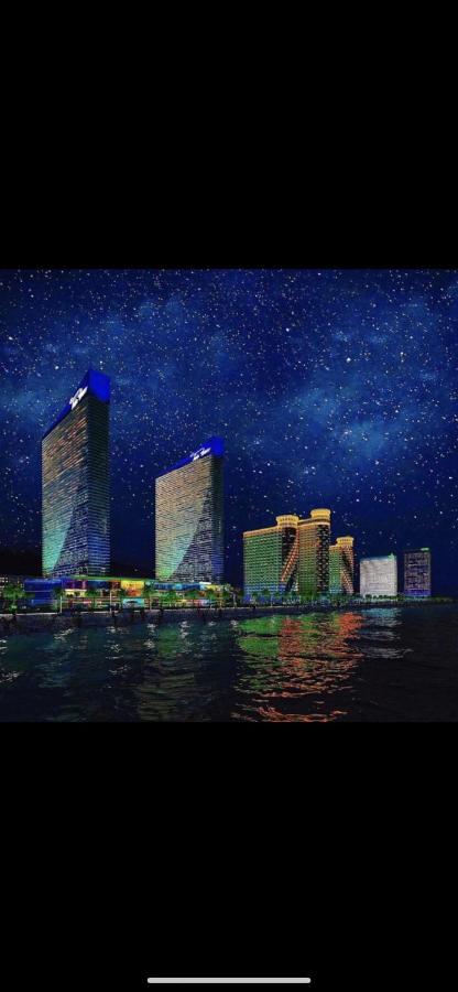 Panorama Aparthotel Orbi City Batumi Exterior photo